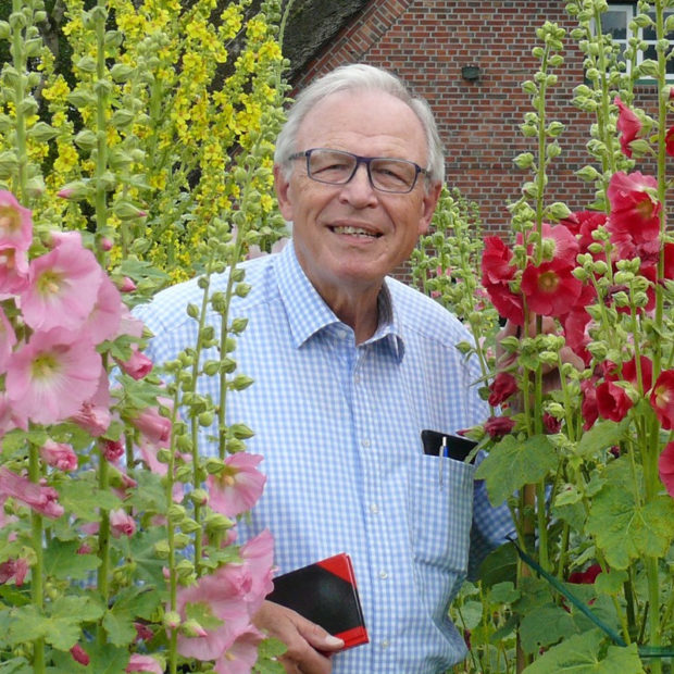 Prof. H.-D. Warda im Bauergarten des Münsterhofes